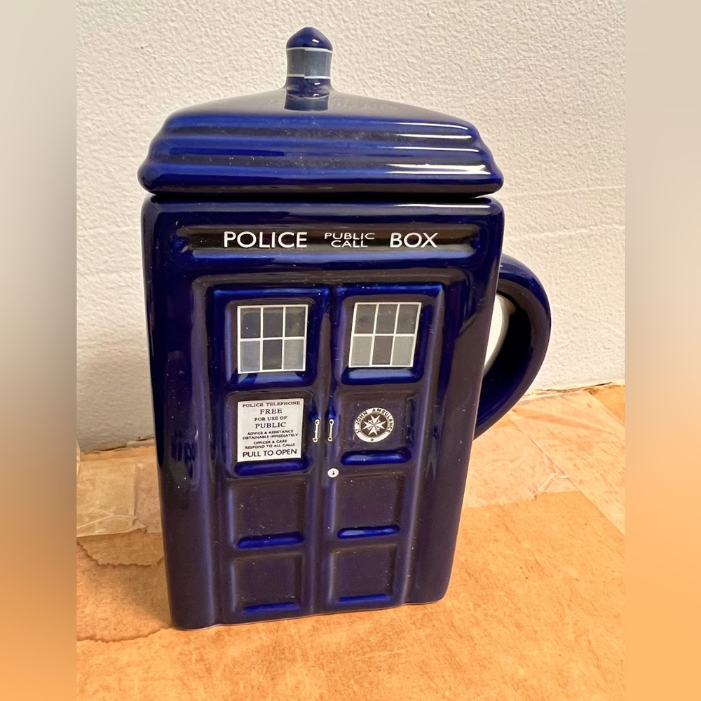 DOCTOR WHO Tardis Police Ceramic Coffee Mug with Lid 17oz.